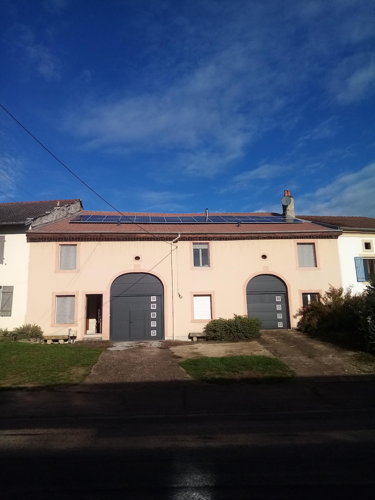 Batterie de stockage d'énergie solaire installée par ALIZON ENR