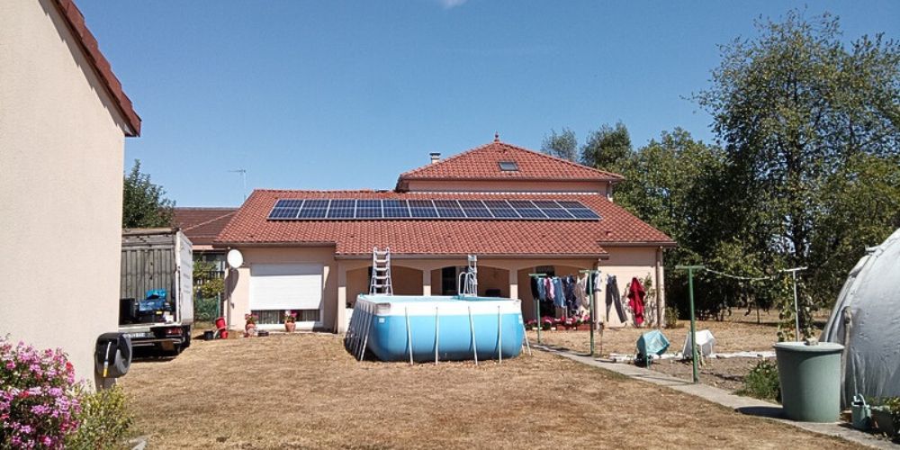 maison avec panneaux solaires alizon enr