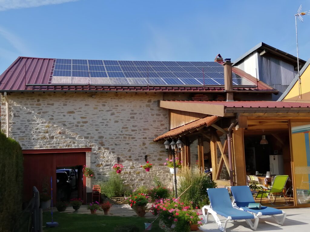 Maison avec panneaux photovoltaïques