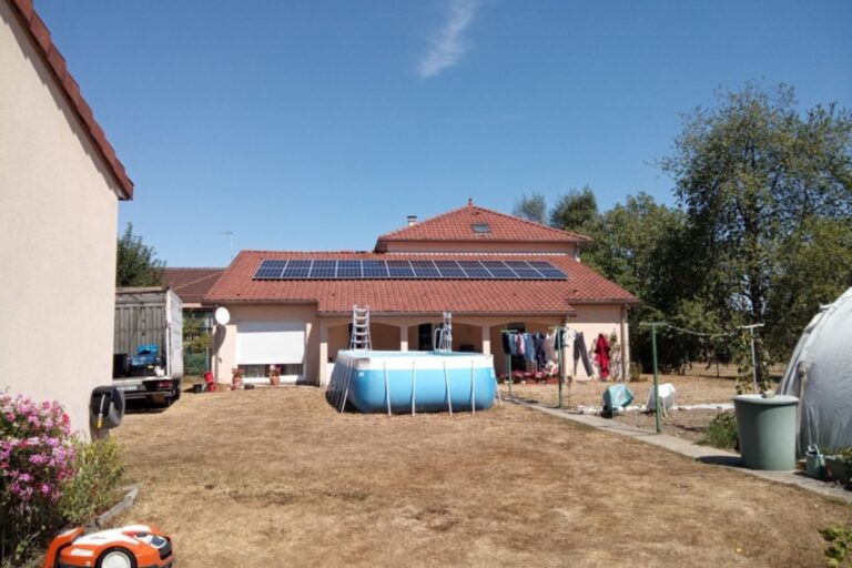 photo maison avec panneaux solaires grand est