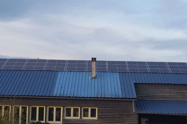 photo réalisation panneaux solaires